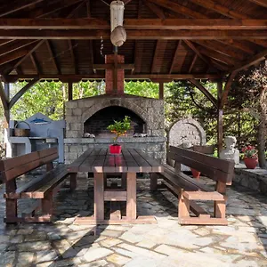 Βίλα Village, Συκιά